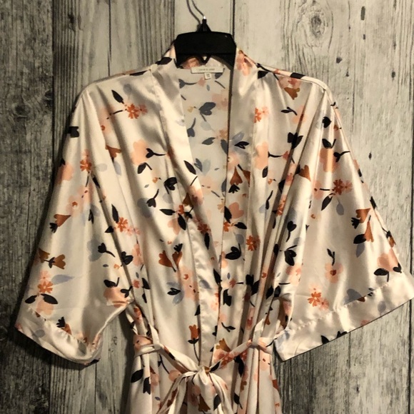 Love & Lore Silky Kimono Robe Secret Garden, Ivory - Picture 2 of 6